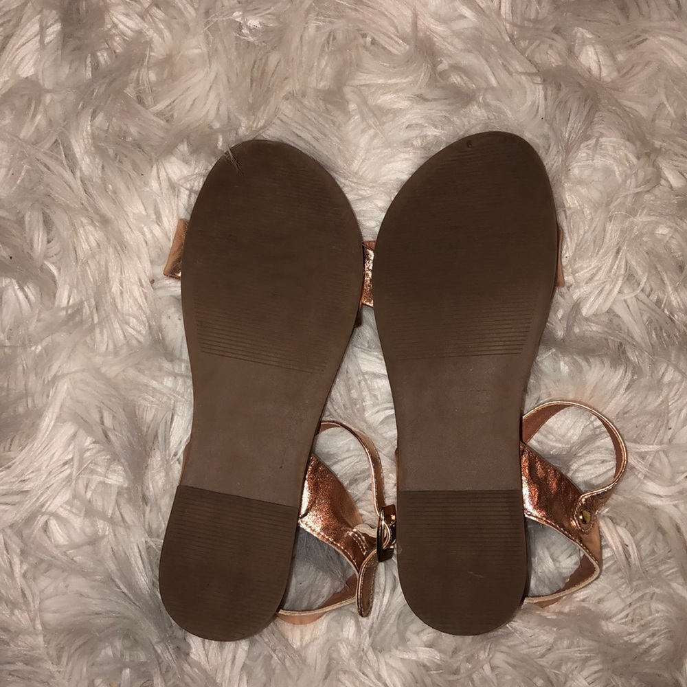 Steve Madden Rose Gold Sandals. - Picture 4 of 5